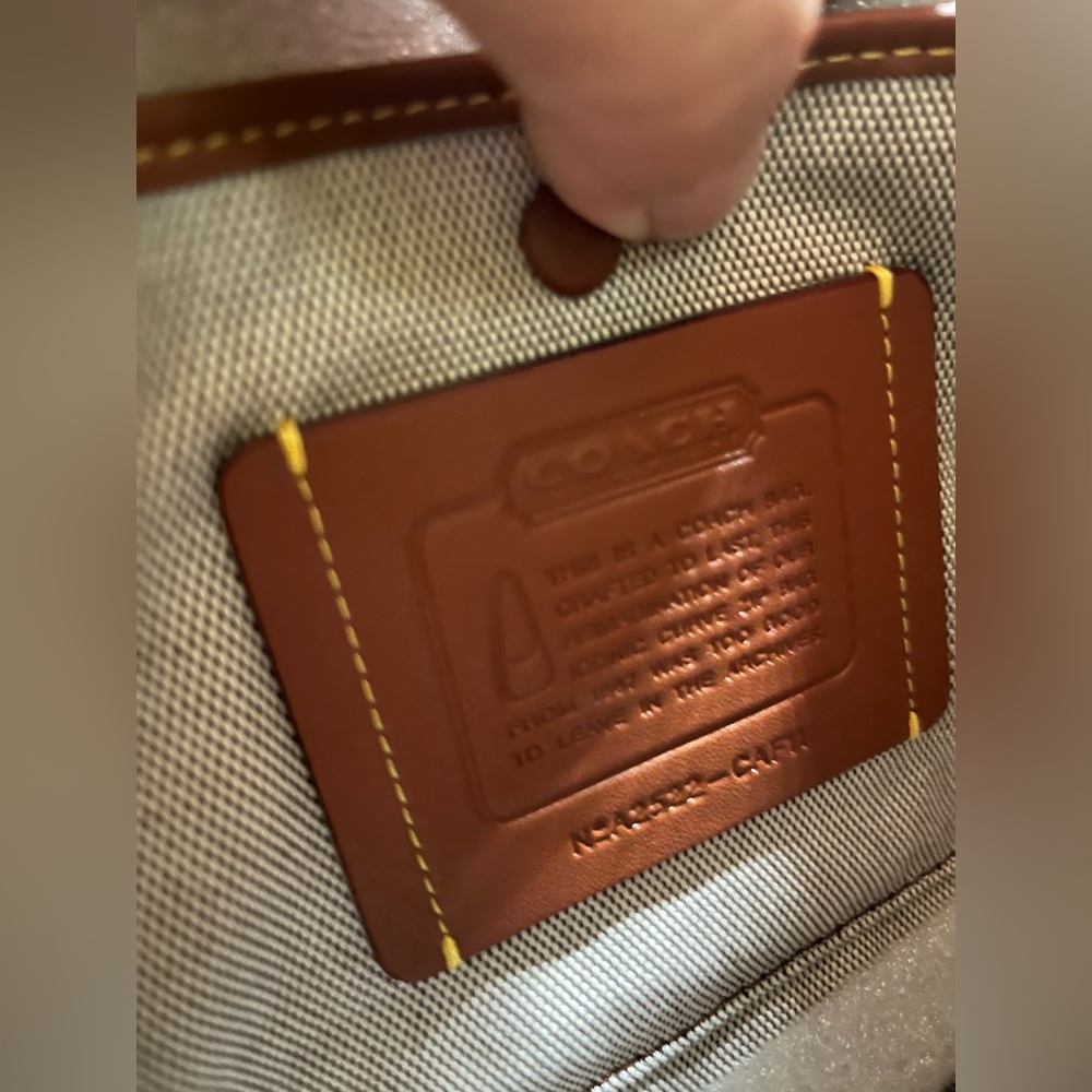 Coach Originals Curve Zip Bag in Brass/Maple Brown Glovetanned Leather NWT - Picture 10 of 11